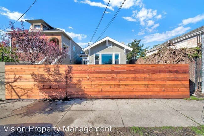 Building Photo - 4 br, 2 bath House - 2419 Linden St.