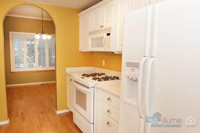 Foto del edificio - 3 Level Townhome near OHSU and PSU-Attached Garage with 2 Parking Spaces!