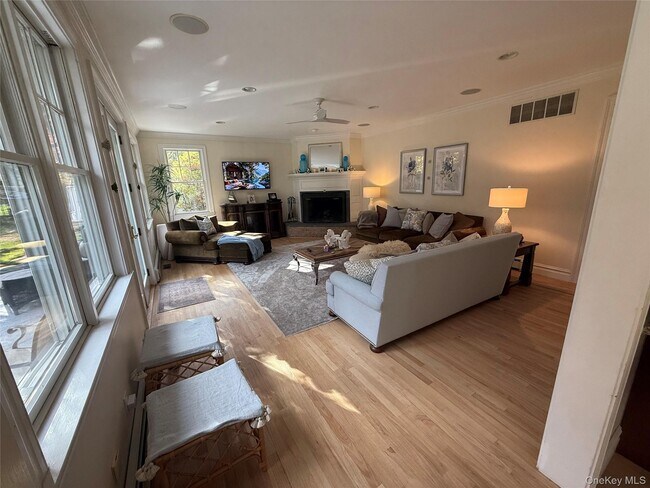 Foto del edificio - 2465 Fairway Dr