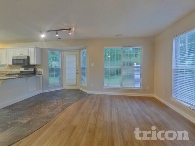 Foto del edificio - 10007 Northwoods Forest Dr