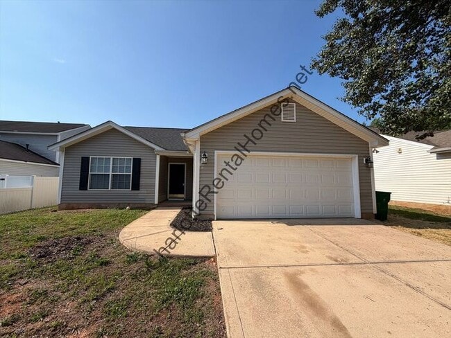 Building Photo - Updated ranch home near uptown!