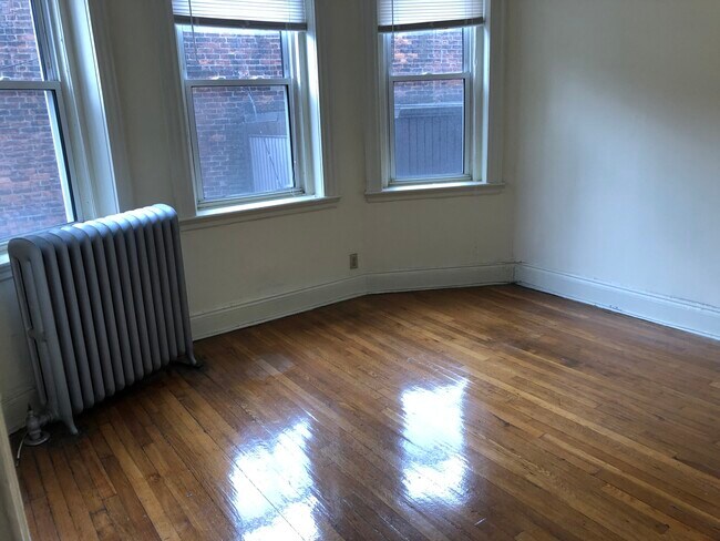 Building Photo - 111 Park Dr