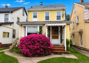 Building Photo - 45-17 Auburndale Ln
