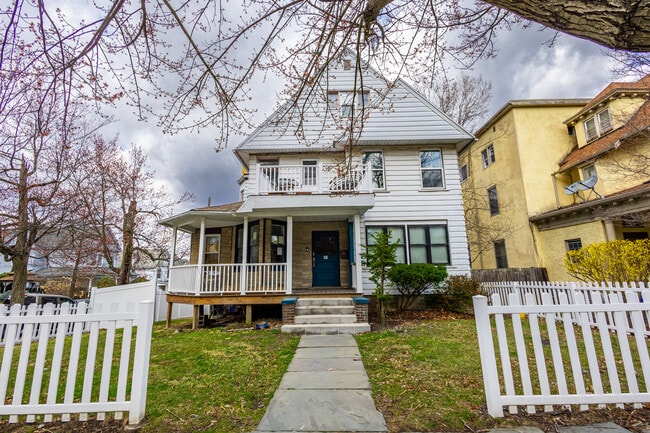 Building Photo - 601 Clay Ave