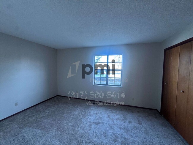 Building Photo - 90 Stornoway Dr W