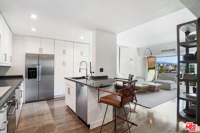 Foto del edificio - 1155 N La Cienega Blvd