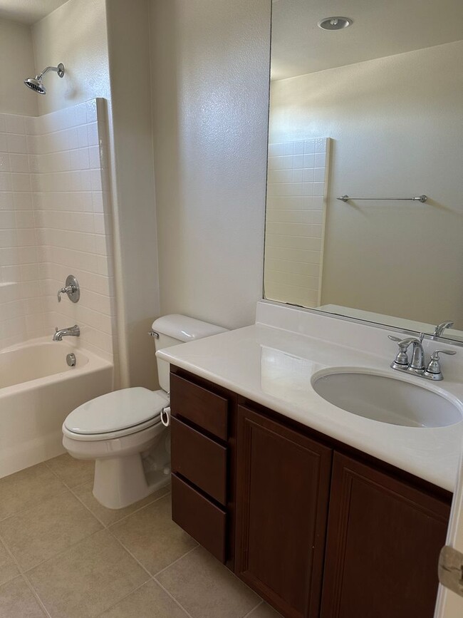 Foto del edificio - 3 bed  + Loft / 3.5 bath in Placentia, Ora...