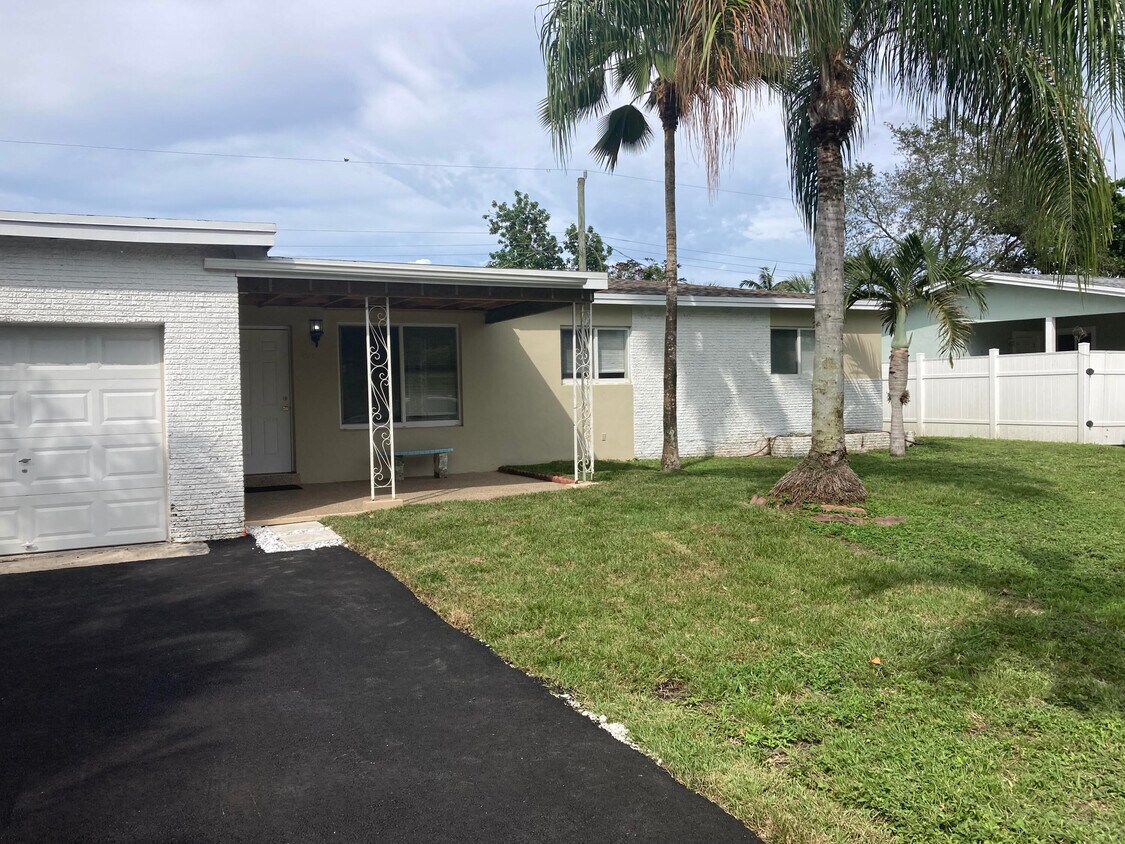 Primary Photo - 3231 SW 23rd Ct