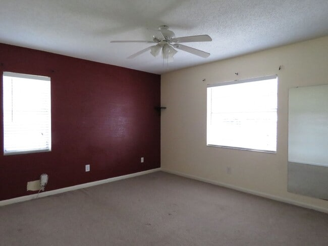 Building Photo - For Rent 4 Bd/ 3Ba Home