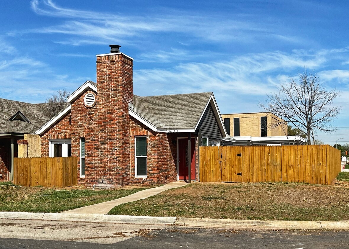 Primary Photo - 3600 Monclave Dr