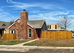 Building Photo - 3600 Monclave Dr