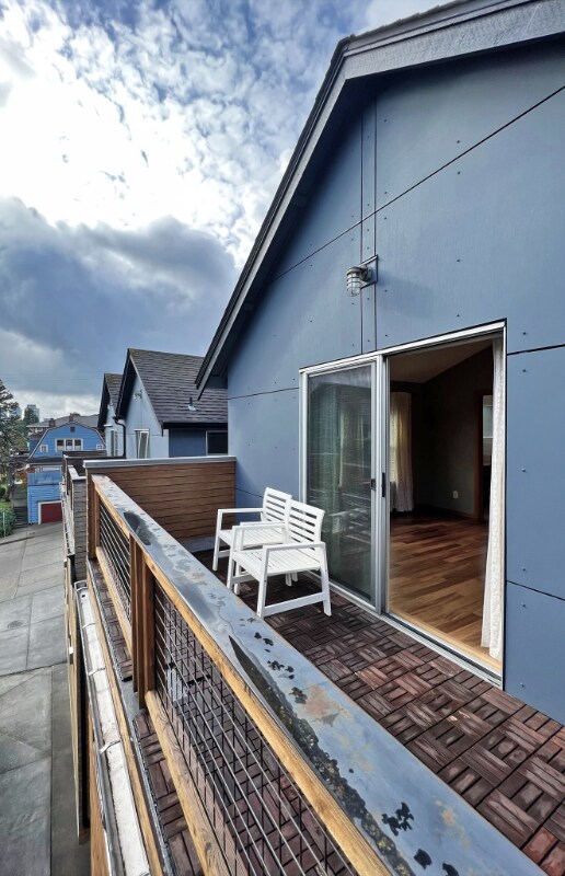 Building Photo - 564 Galer St