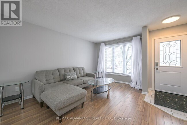 Photo du bâtiment - 925-925 Lawson Rd