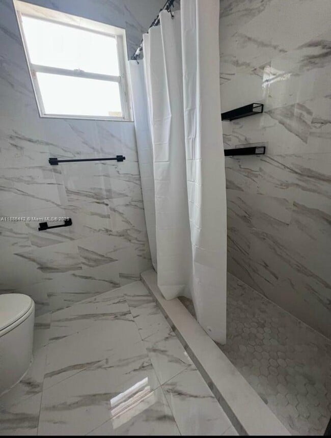 Foto del edificio - 311 NW 32nd Ct