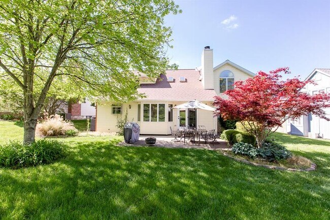 Building Photo - 28 Pebble Hill Dr