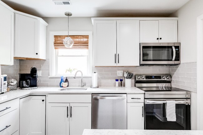 Foto del edificio - 1205 Blue Jay Ln