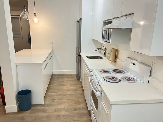 Building Photo - 13250 16 Av