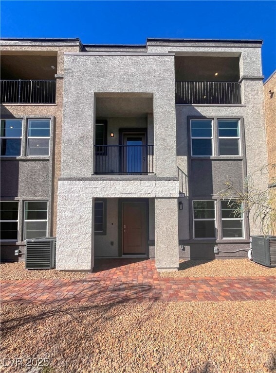 Building Photo - 8683 Luxuriant Ave