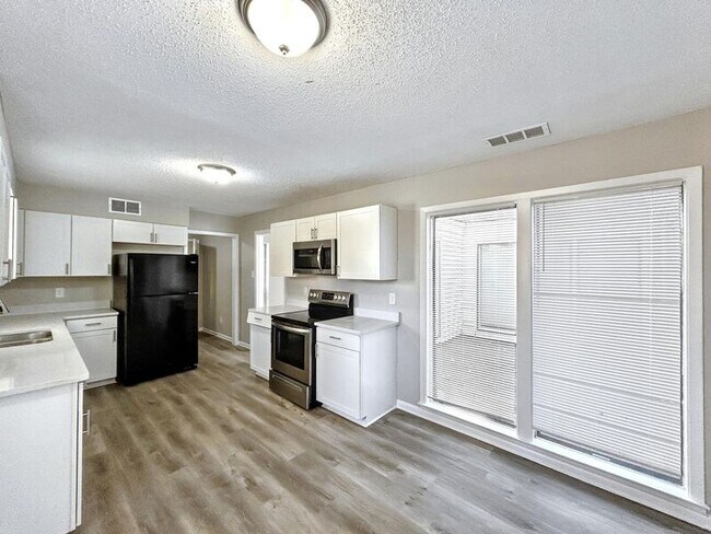 Foto del edificio - 3333 Leschallas Dr