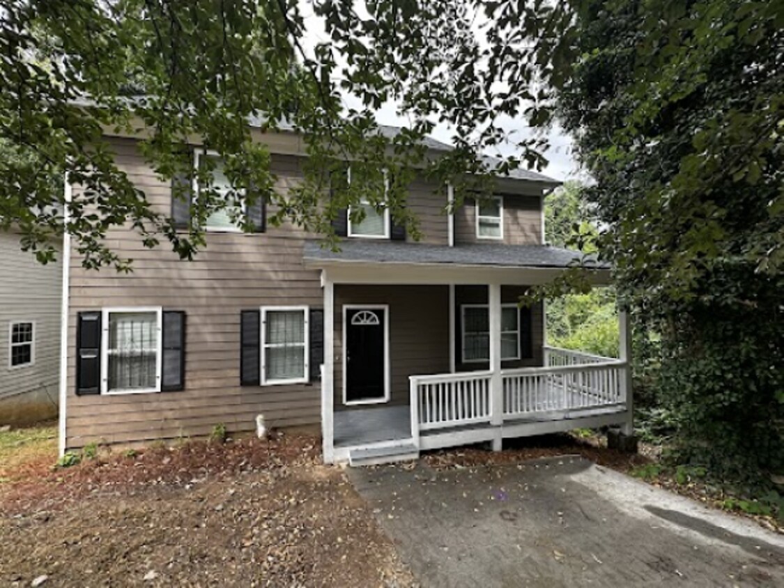 Foto principal - 5 Bed 3 bath in Atlanta!