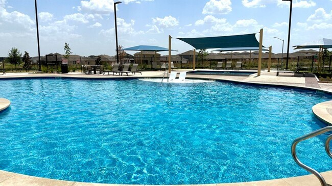 Building Photo - 623 Water Way Ave