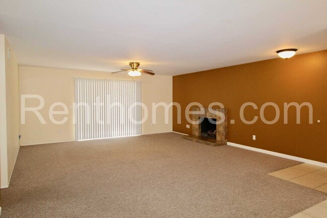 Building Photo - 11093 Madrigal St