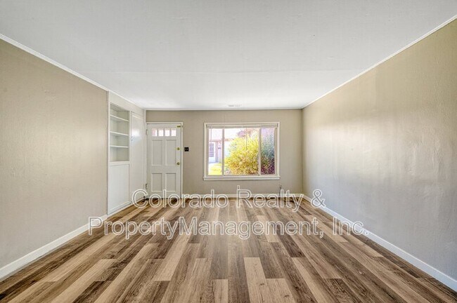 Foto del edificio - 2117-2129 S. Holly St