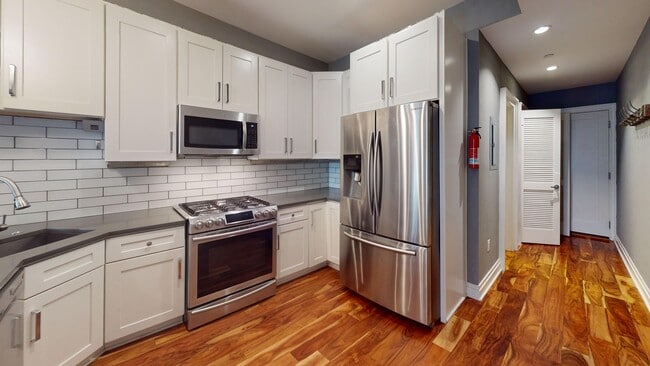 Building Photo - Unique Admo Two Bed/Two & a Half Bath W/Pa...