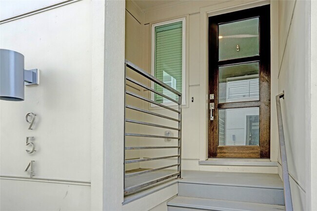 Foto del edificio - 954 W 18th St