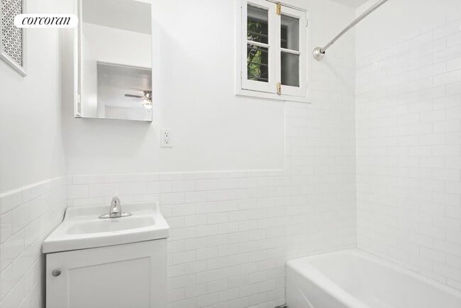 Building Photo - 212 W 16th St