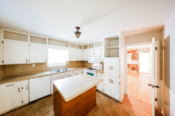 Primary Photo - Nice Ranch Style Home
