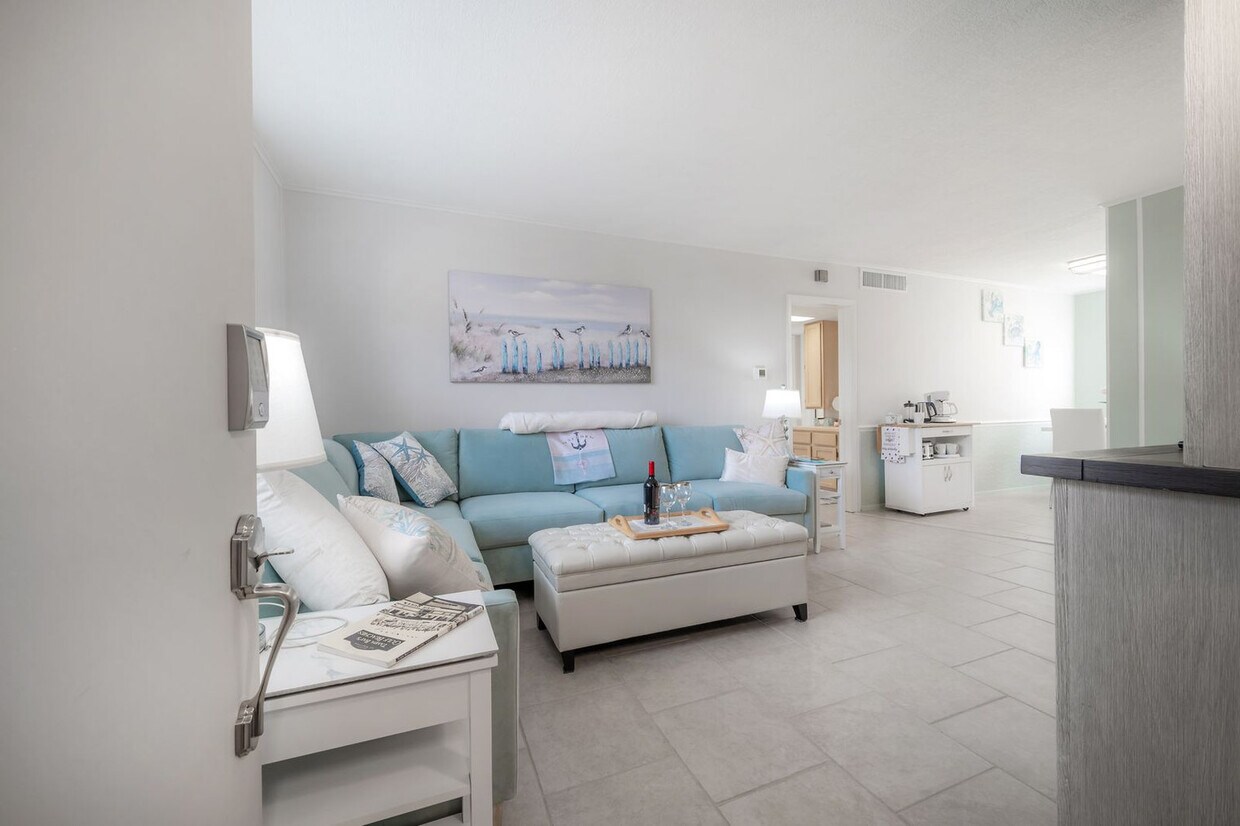 Foto principal - 6700 Sunset Way