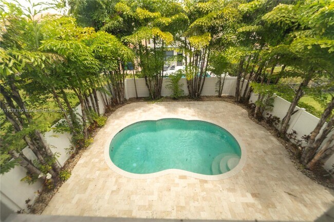 Foto del edificio - 755 NE 193rd St