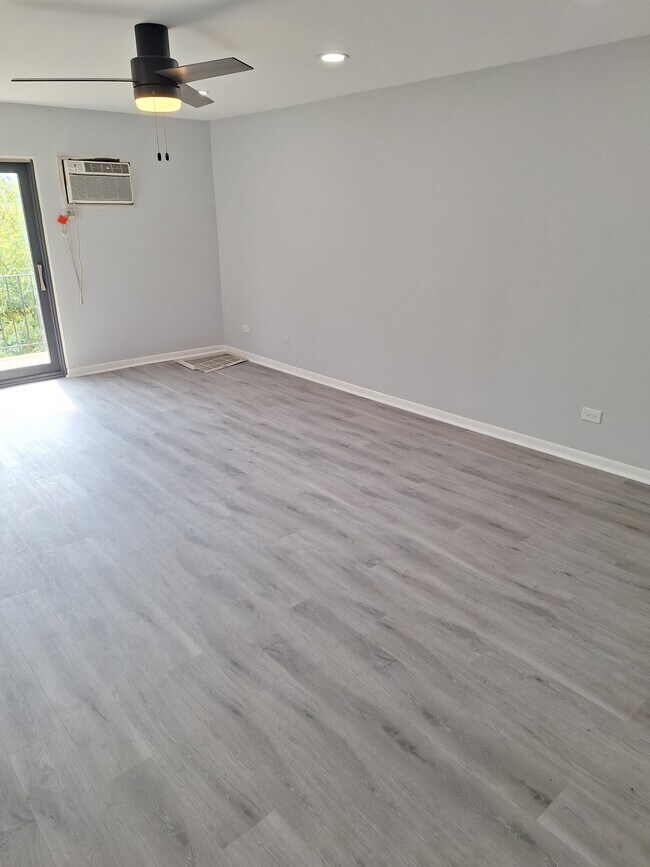 Foto del edificio - 2419 Ogden Ave