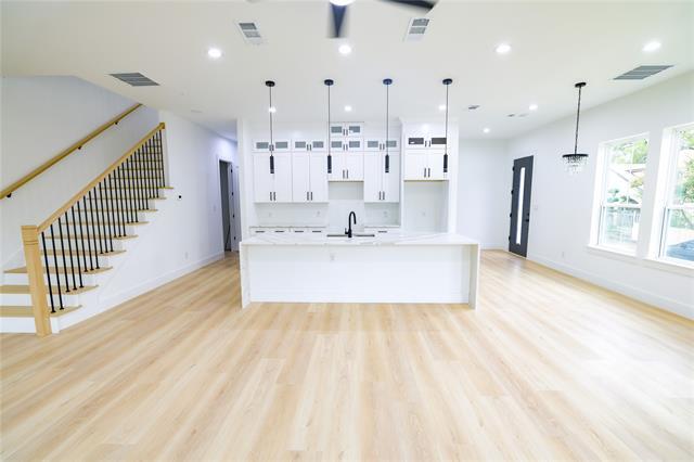 Foto principal - 306 E 7th St