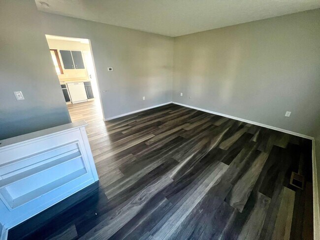 Foto del edificio - 1597 Rock Creek Dr