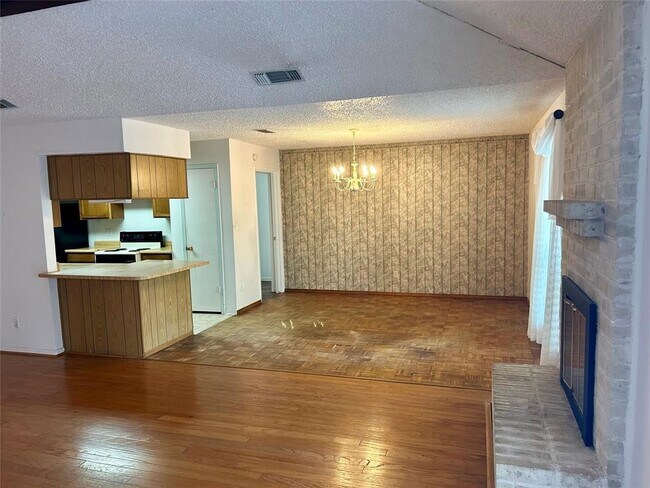 Building Photo - 11103 Bellerive Dr