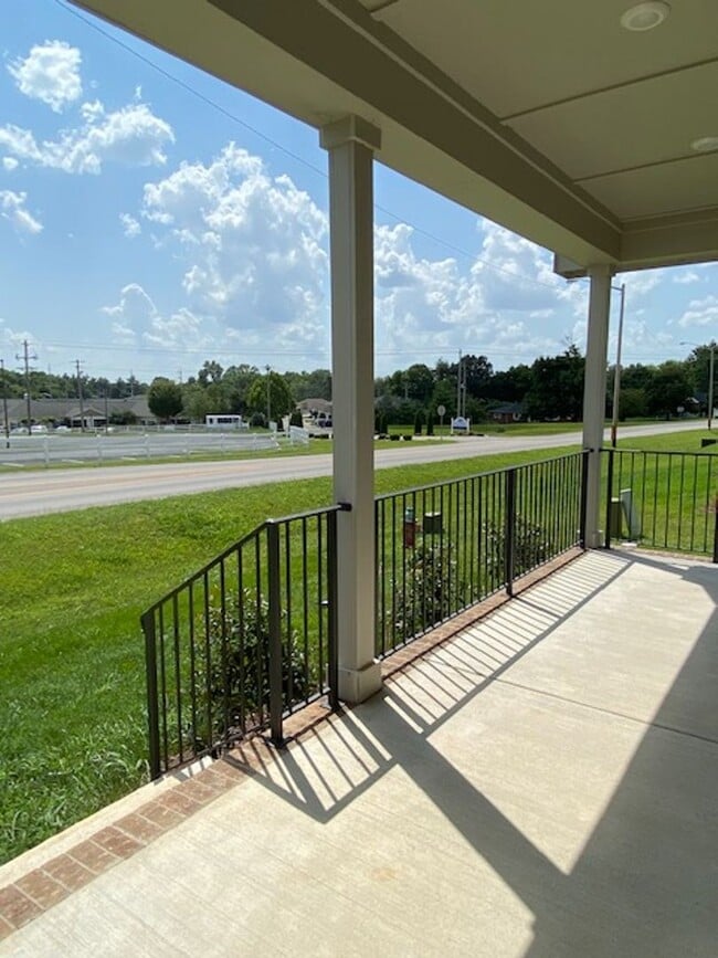 Building Photo - 2950 Smallhouse Rd