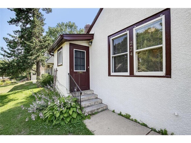 Building Photo - 224 Thomas Ave S