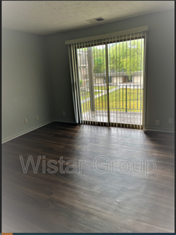 Foto del edificio - 2327 Benson Gardens Blvd