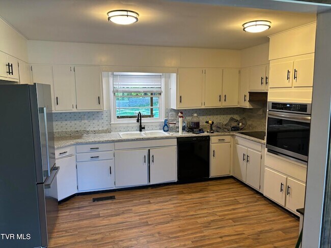 Foto del edificio - 2703 W Walnut St