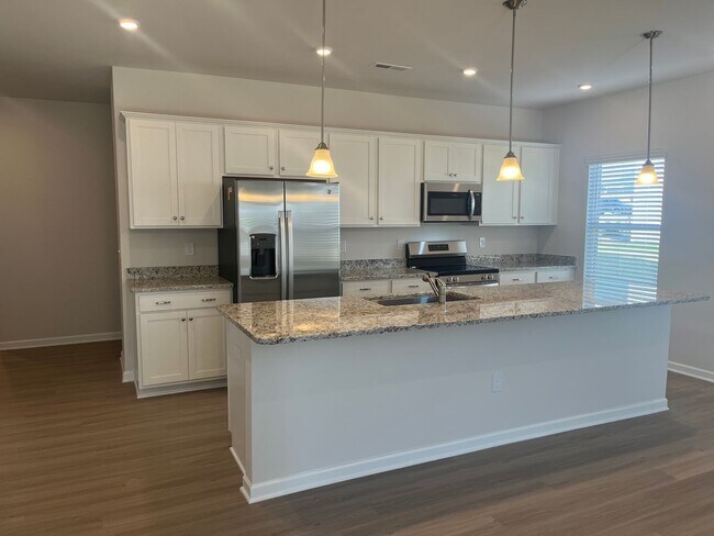 Building Photo - Beautiful Ranch Home in Sanford, Available...
