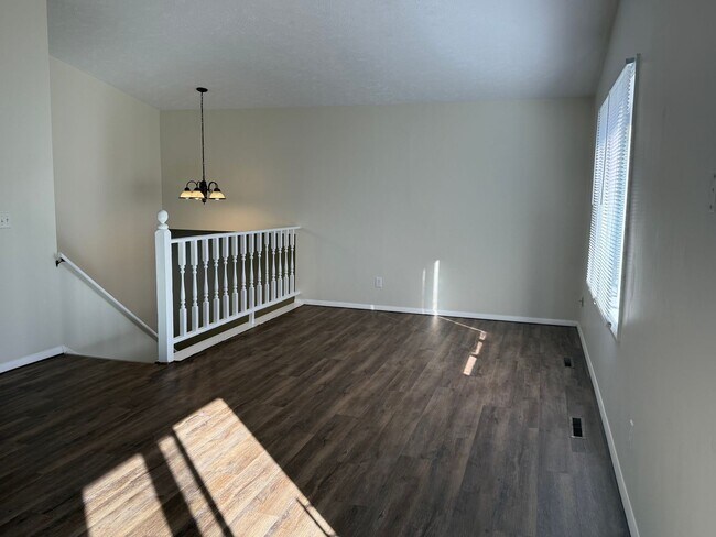 Foto del edificio - Incredible Large 4 Bedroom House!