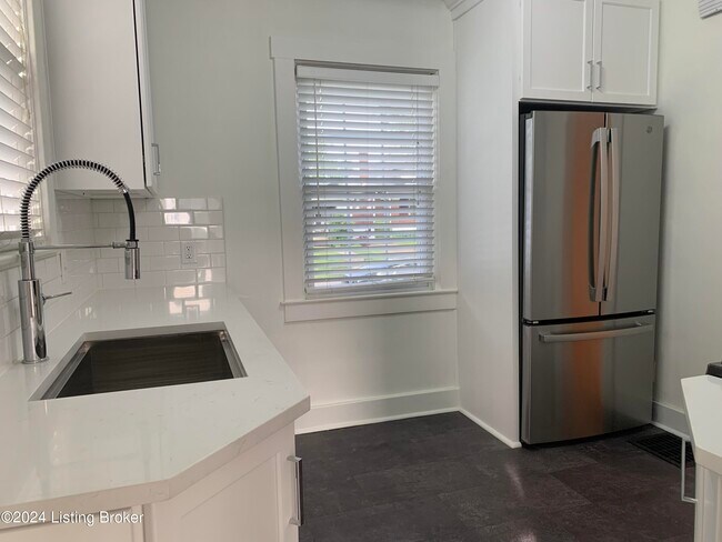 Building Photo - 159 McCready Ave