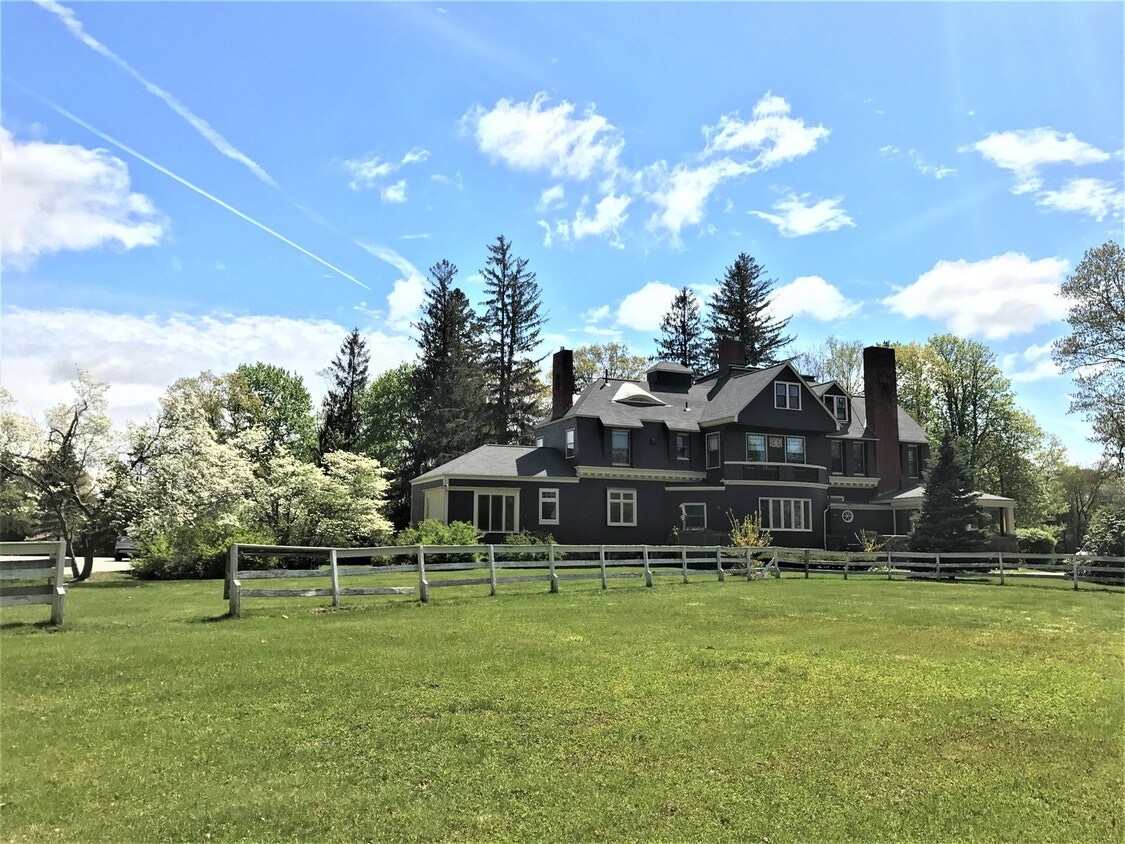 Primary Photo - 156 Chestnut St