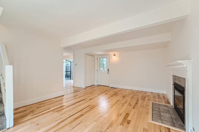 Building Photo - Cozy Louisville Home - Available 2/1/2025!