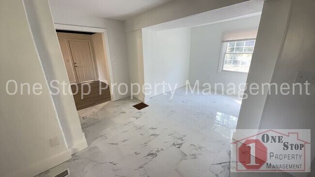 Building Photo - Welcome Home to this 3 Bedroom, 2 Bathroom...