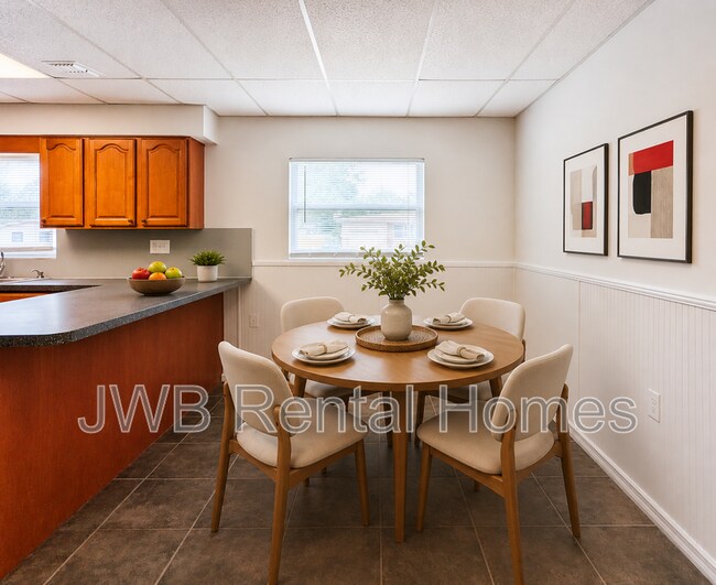 Building Photo - 7528 Dalehurst Dr S