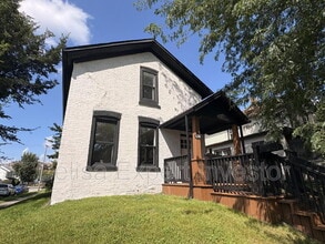 Building Photo - 634 Walnut St