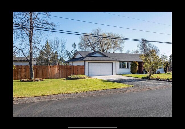 Building Photo - 2719 SW Glacier Ave